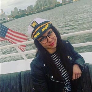 Meet your Posher, Brittney